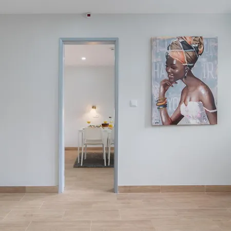 Vakantiehuis Charming Bright House W/ Garden By Hostwise