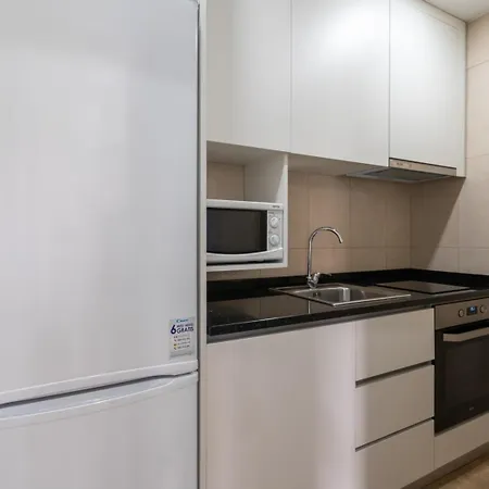 Vakantiehuis Charming Bright House W/ Garden By Hostwise *