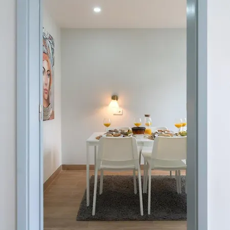 Charming Bright House W/ Garden By Hostwise * Porto