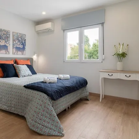 Charming Bright House W/ Garden By Hostwise *