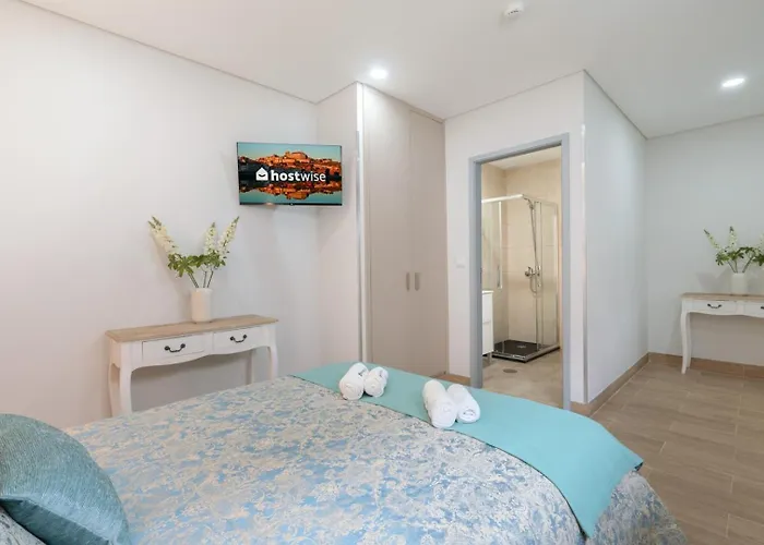 Charming Bright House W/ Garden By Hostwise *