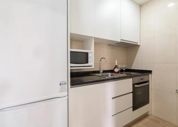 Charming Bright House W/ Garden By Hostwise * Oporto