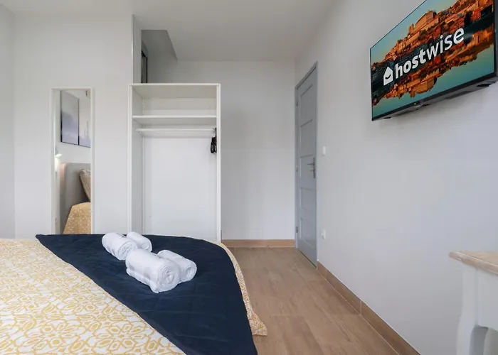 Charming Bright House W/ Garden By Hostwise Hébergement de vacances