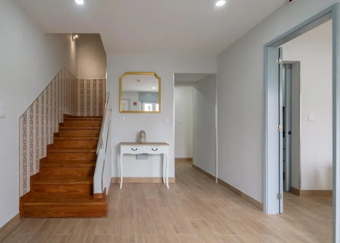 Charming Bright House W/ Garden By Hostwise Hébergement de vacances *