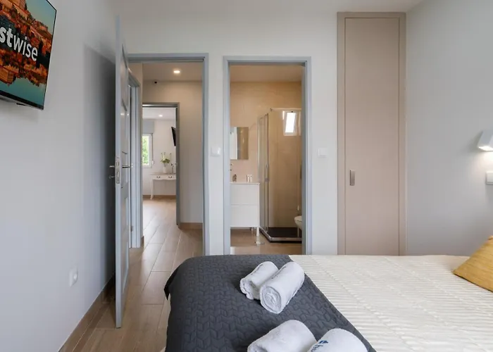 Charming Bright House W/ Garden By Hostwise Hébergement de vacances