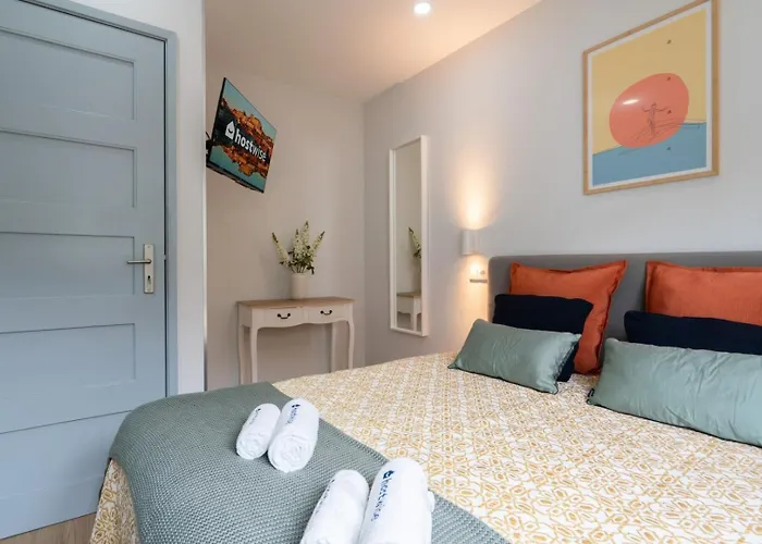 Charming Bright House W/ Garden By Hostwise Hébergement de vacances Oporto