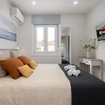 Charming Bright House W/ Garden By Hostwise Nyaraló