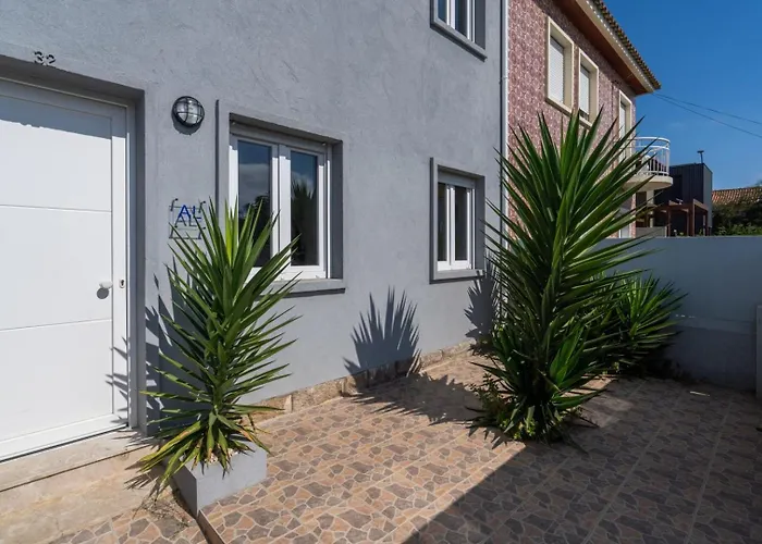 Charming Bright House W/ Garden By Hostwise *