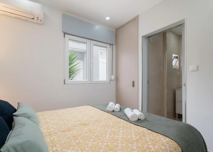 Ferienhaus Charming Bright House W/ Garden By Hostwise Porto