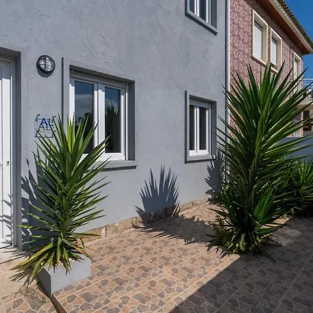 Charming Bright House W/ Garden By Hostwise *