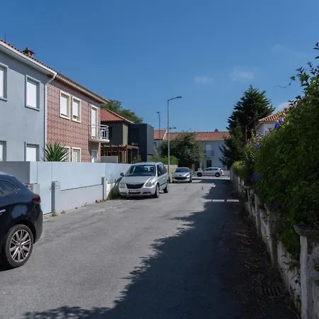 Charming Bright House W/ Garden By Hostwise *