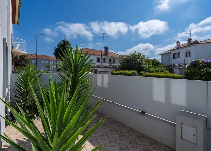 Charming Bright House W/ Garden By Hostwise Casa de Férias Porto