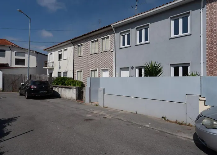 Charming Bright House W/ Garden By Hostwise *