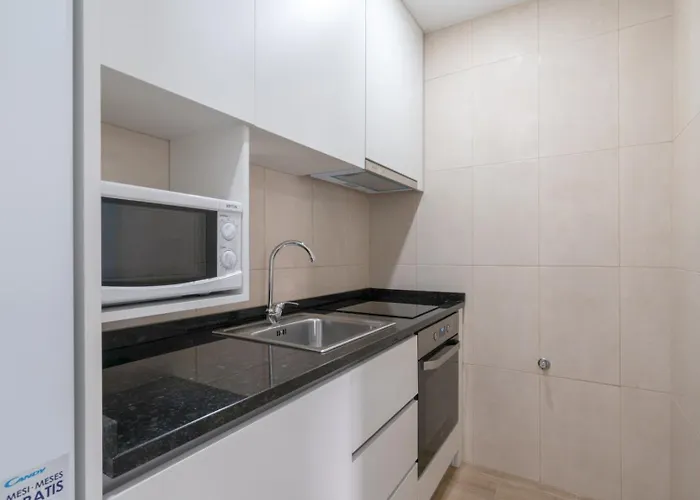 Charming Bright House W/ Garden By Hostwise * Porto