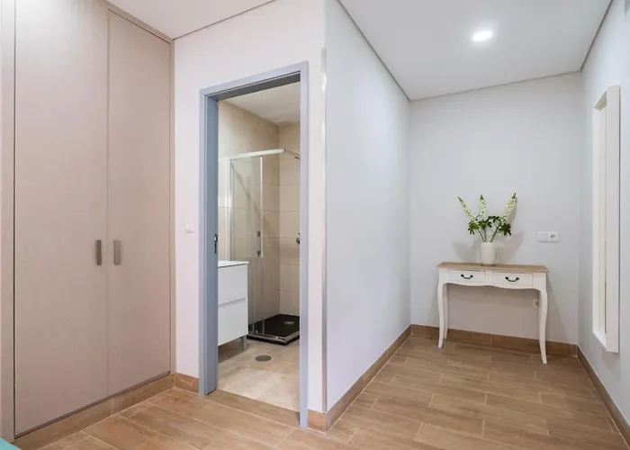 Charming Bright House W/ Garden By Hostwise *