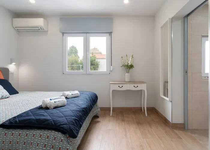 Charming Bright House W/ Garden By Hostwise Prázdninový dům *