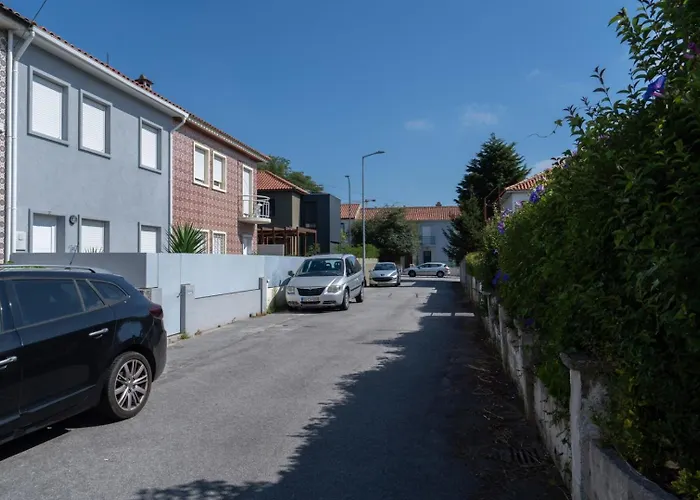 Charming Bright House W/ Garden By Hostwise *