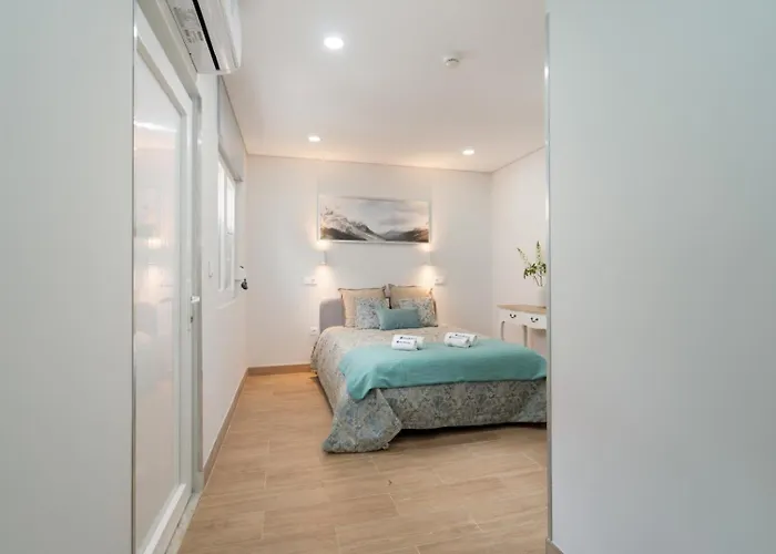 Charming Bright House W/ Garden By Hostwise Feriehus *