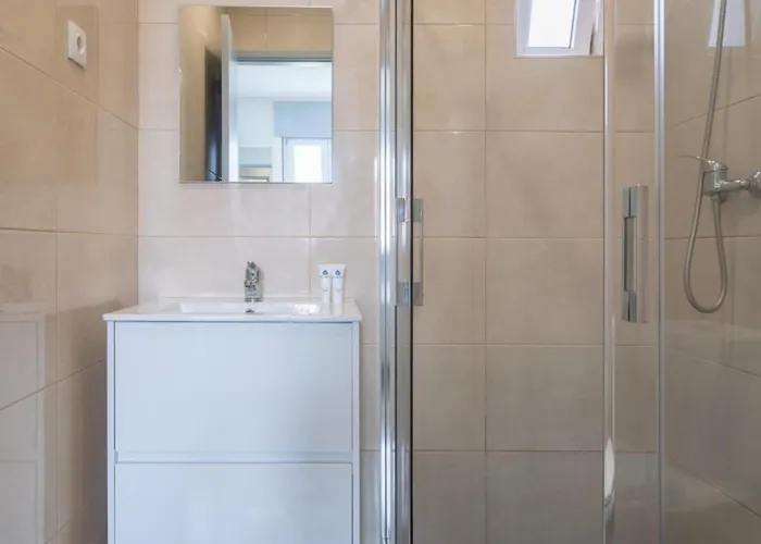 Charming Bright House W/ Garden By Hostwise