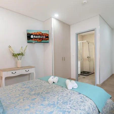 Charming Bright House W/ Garden By Hostwise *