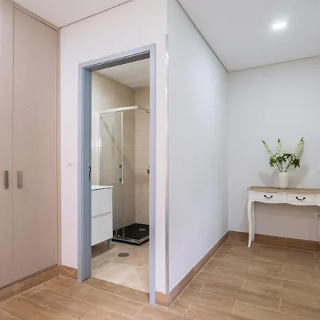 Charming Bright House W/ Garden By Hostwise *