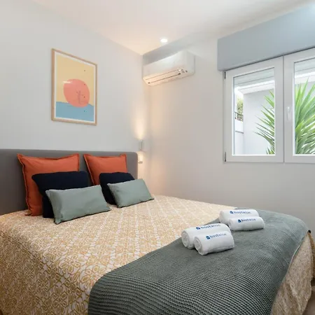 度假居 Charming Bright House W/ Garden By Hostwise 波尔图
