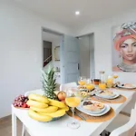 Charming Bright House W/ Garden By Hostwise 포르투