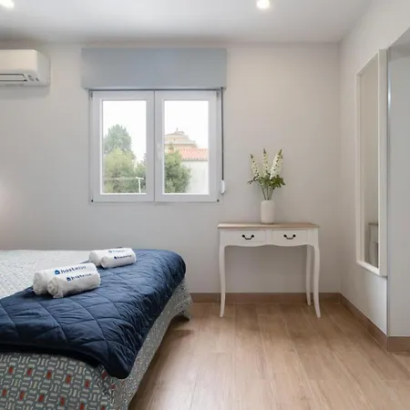 Hostwise - Charming Bright House W/ Garden Holiday home *