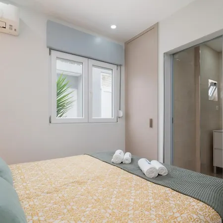 Holiday home Hostwise - Charming Bright House W/ Garden Porto
