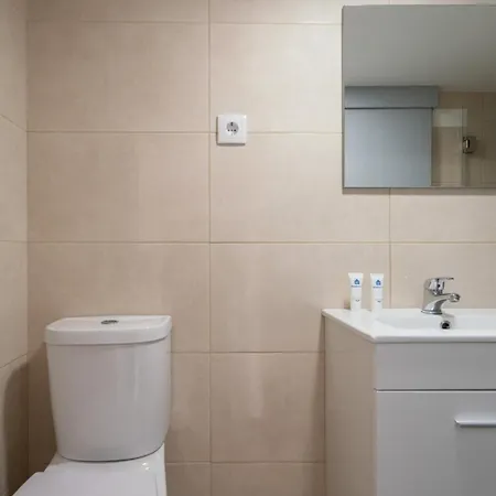Hostwise - Charming Bright House W/ Garden * Porto