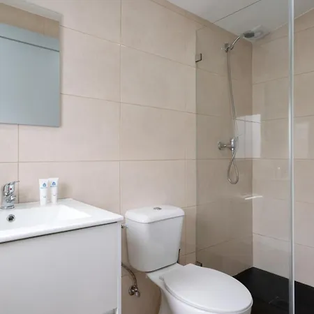 Holiday home Hostwise - Charming Bright House W/ Garden