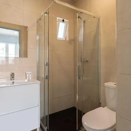 Holiday home Hostwise - Charming Bright House W/ Garden *