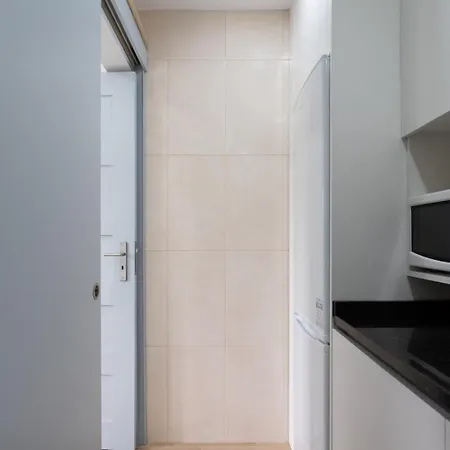 Holiday home Hostwise - Charming Bright House W/ Garden