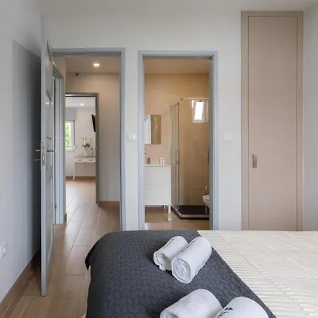 Hostwise - Charming Bright House W/ Garden Holiday home
