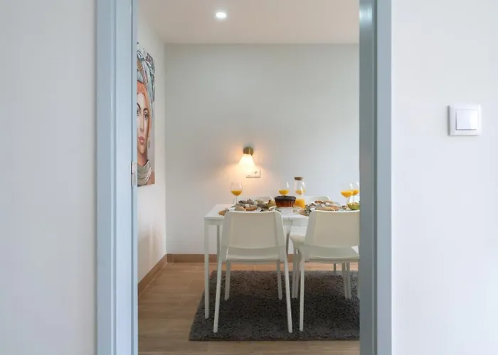 Charming Bright House W/ Garden By Hostwise * 포르투