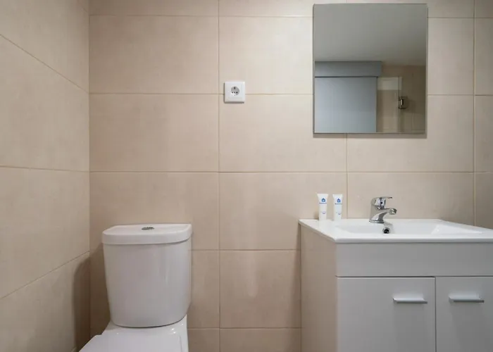 Charming Bright House W/ Garden By Hostwise * 포르투